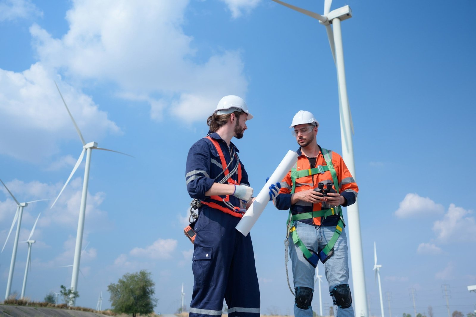 Surveyor and engineer Examine the efficiency of gigantic wind turbines